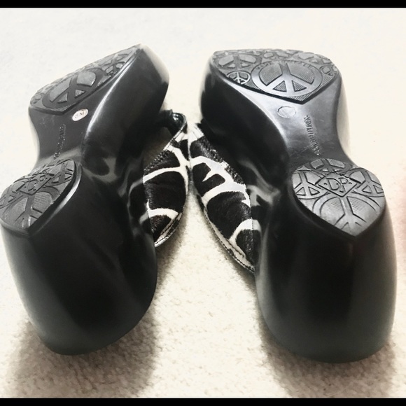 CUTE DONALD PLINER PEACE SANDALS - Picture 3 of 3